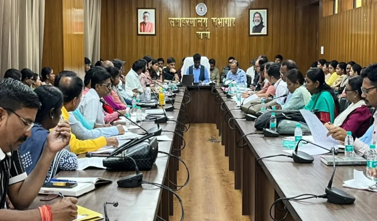 रांची: उपायुक्त ने स्वास्थ्य एवं समाज कल्याण योजनाओं की समीक्षा की; लापरवाही पर बेड़ो-मांडर पर्यवेक्षिकाओं का वेतन रोका 8 ranchi-deputy-commissioner-withholds-salaries-of-bero-and-mandar-supervisors-over-negligence
