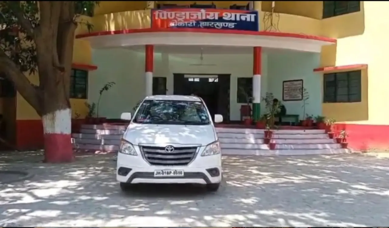 झारखंड में बड़ी कार्रवाई: बोकारो का पूरा थाना सस्पेंड, 28 पुलिसकर्मियों पर गिरी गाज; जानें क्या है पूरा मामला 2 Bokaro Police Suspend, Pindrajora Thana, Jharkhand Police History, Pushpa Murder Case,