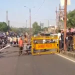 Major Disaster Averted on Dhanbad-Bokaro Main Road: Massive Sinkhole Opens Up Mid-Road; Traffic Halted