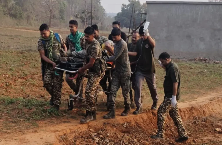 झारखंड के सारंडा में सुरक्षाबलों और नक्सलियों के बीच भीषण मुठभेड़, 4 जवान घायल; नक्सलियों के मारे जाने की भी खबर 16 Saranda Encounter, Jharkhand Naxal News, Misir Besra, West Singhbhum Encounter.