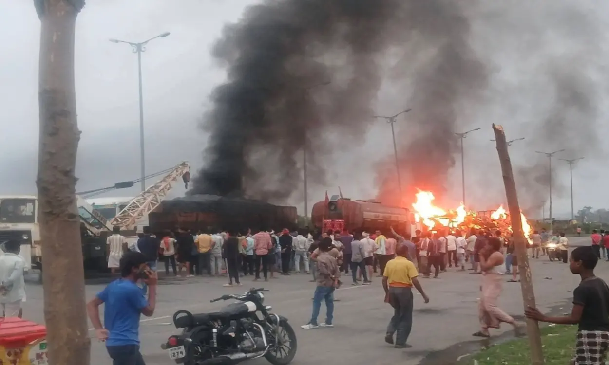 Giridih Truck Accident, Dumri Kulgo Toll Plaza Fire,