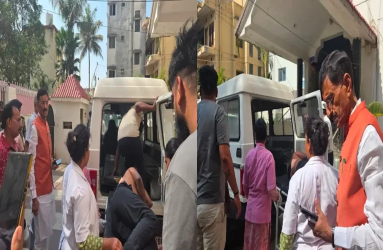 Minister of State for Defence Sanjay Seth personally stepped onto the road to save an injured person's life and facilitated a 'Green Corridor'.