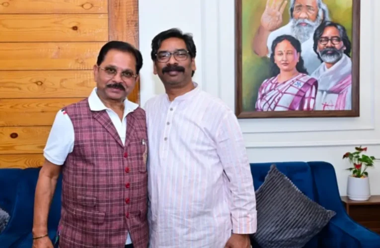 लोहरदगा के विकास को लेकर CM हेमंत सोरेन से मिले धीरज प्रसाद साहू, लंबित योजनाओं को जल्द पूरा करने की मांग