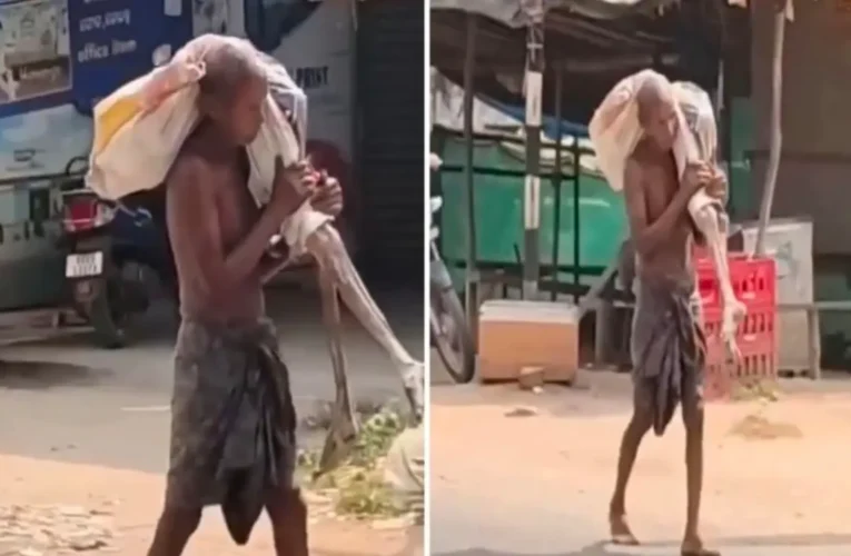 ओडिशा: सिस्टम की संवेदनशीलता शर्मसार, बैंक से पैसे निकालने के लिए बहन का कंकाल कंधे पर लादकर पहुँचा भाई
