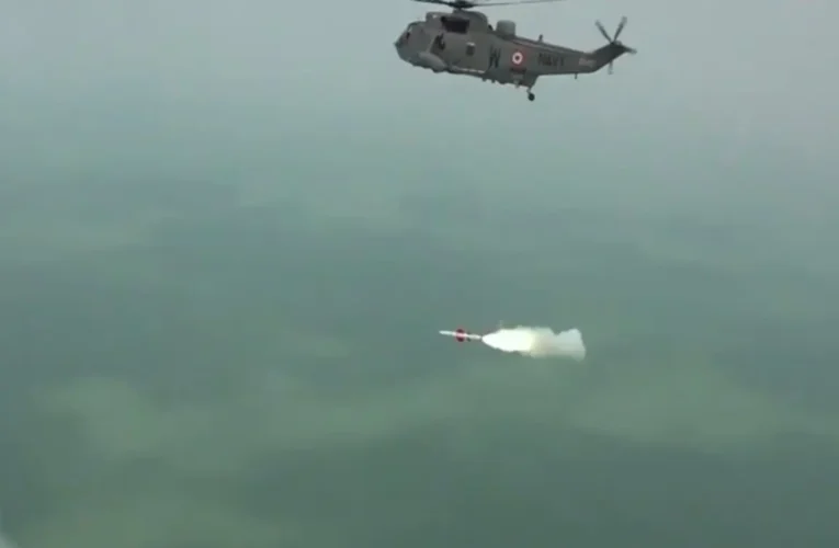 रक्षा क्षेत्र में भारत की बड़ी छलांग: हेलीकॉप्टर से दागी गईं एंटी- शिप मिसाइलें!