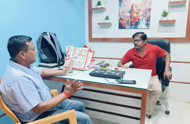 सिमडेगा : गैस सिलेंडर की होगी होम डिलेवरी, रूट चार्ट जारी, नप उपाध्यक्ष ने गैस एजेंसी संचालक से की बात