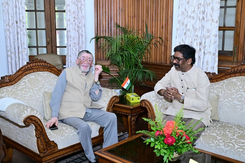 CM Hemant Soren pays a courtesy call on the Governor.