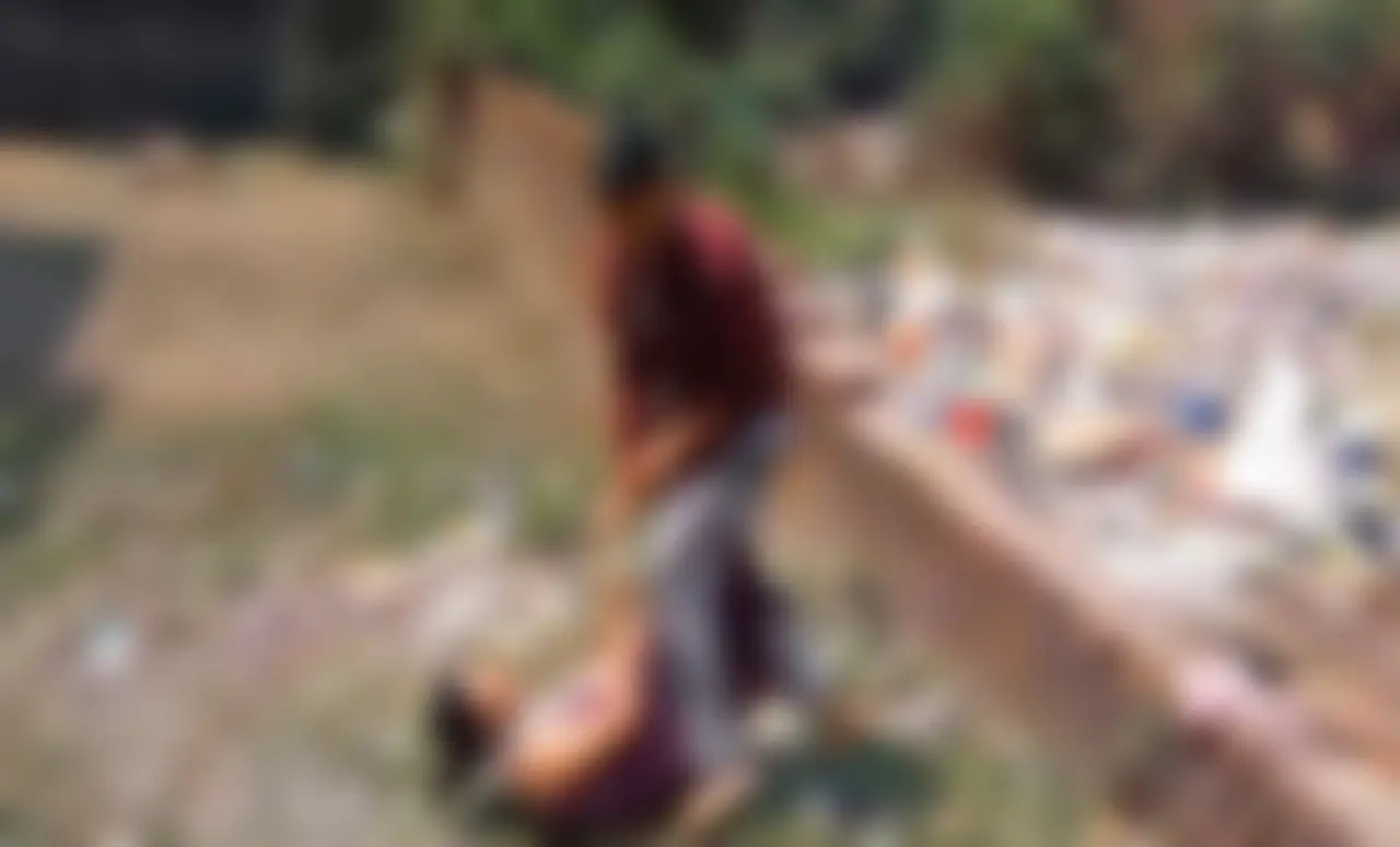 आदित्यपुर में बेजुबानों को खाना खिलाने पर महिला की बेरहमी से पिटाई, सोशल मीडिया पर वीडियो वायरल 1 Picsart 26 04 09 12 25 53 949