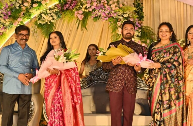 कांके रिजॉर्ट में आयोजित रिसेप्शन समारोह में शामिल हुए राज्यपाल व मुख्यमंत्री, नवदंपति को दिया आशीर्वाद