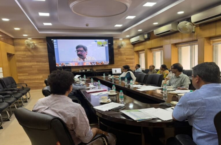 Chief Minister Hemant Soren holds review meeting regarding severe heat.