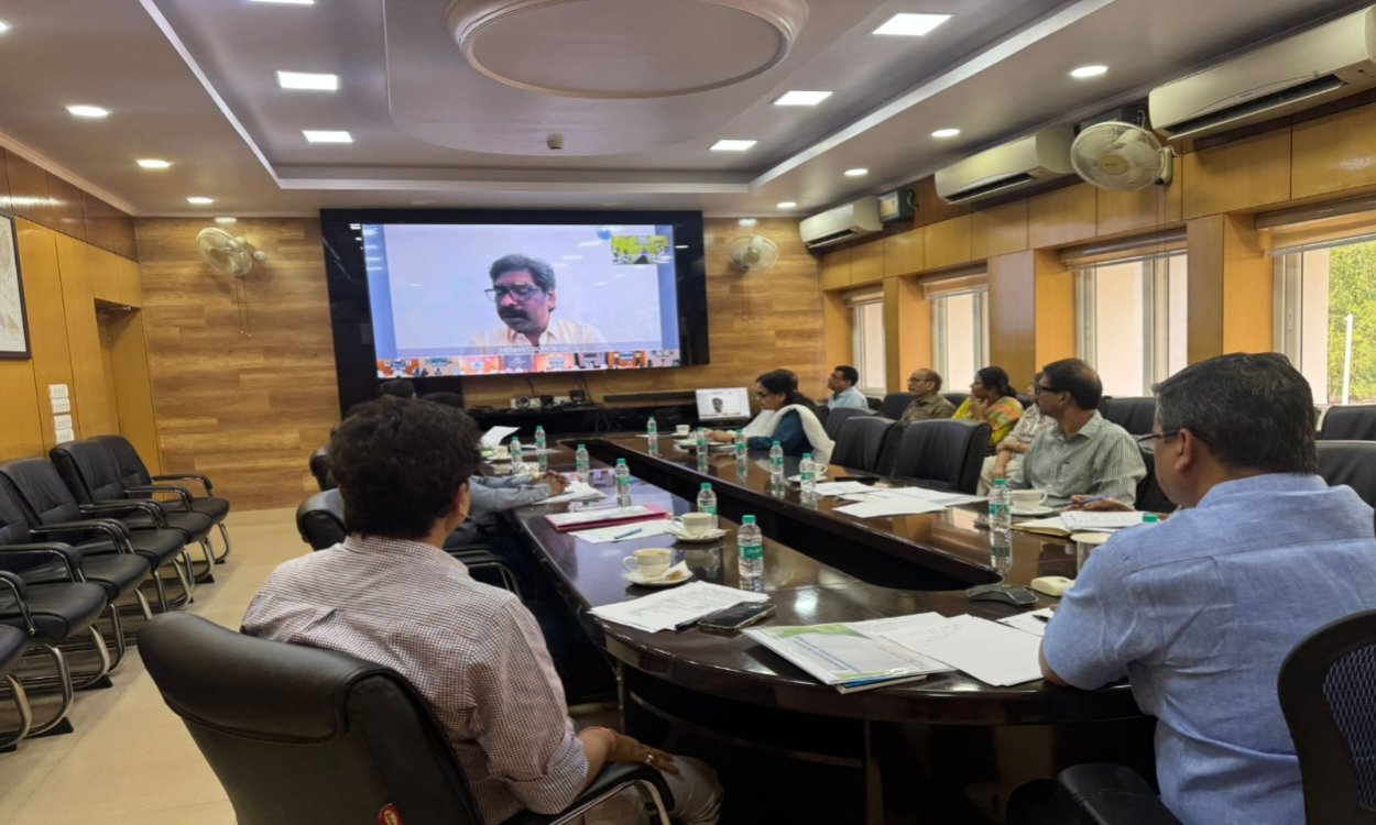 Chief Minister Hemant Soren holds review meeting regarding severe heat.