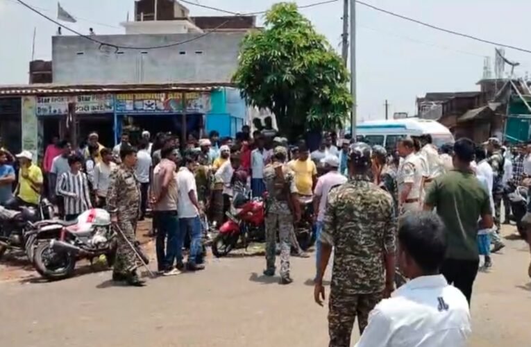 बोकारो में मवेशी लदे पिकअप वैन को पकड़ा, हुआ हंगामा, दो समुदायों में तनाव के बाद पुलिस ने संभाला मोर्चा