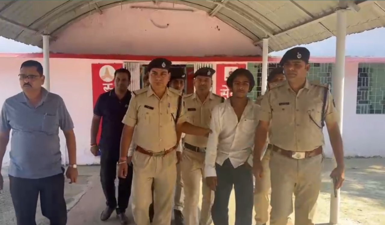 Two accused arrested for threatening passengers by brandishing pistols in a moving train; RPF nabbed them along with the weapon.