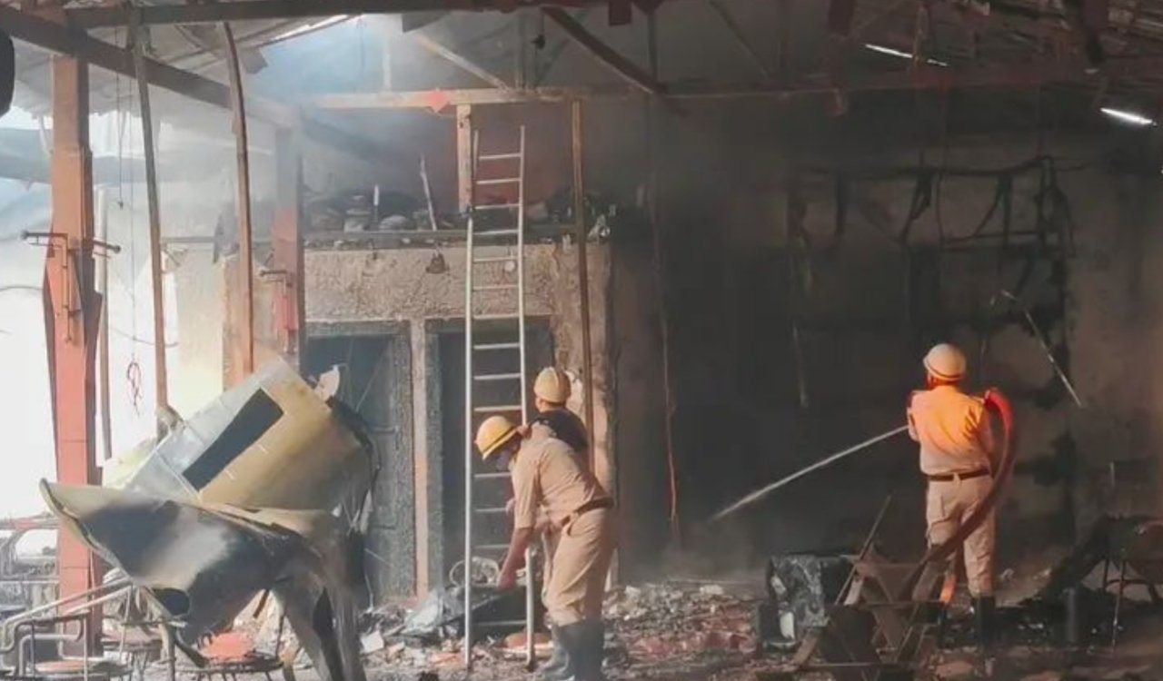 Major fire at Ranchi's Levi Bar and Restaurant, suspected to be due to short circuit