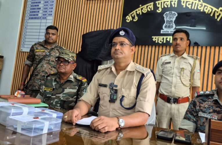 गोड्डा पुलिस की बड़ी कार्रवाई: लूटकांड का खुलासा, दो आरोपी गिरफ्तार, लूटी गई बाइक और मोबाइल बरामद