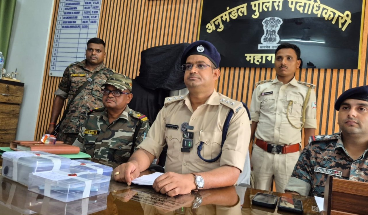 Godda Police takes major action: Robbery case solved, two accused arrested, stolen bike and mobile recovered