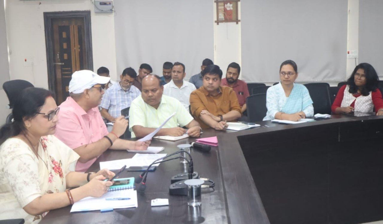 Preparations are in full swing for the Divisional Commissioner's visit to Simdega, Deputy Commissioner held a review meeting.