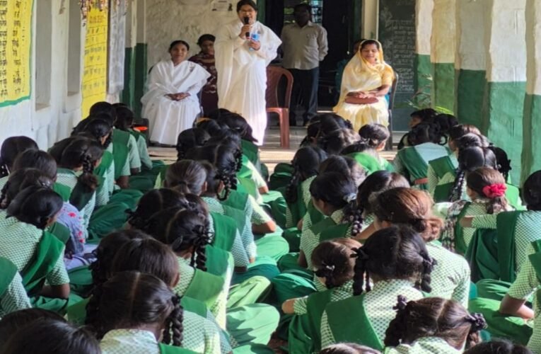 प्रोजेक्ट बालिका उच्च विद्यालय जलडेगा में नैतिक शिक्षा एवं मानवीय मूल्यों पर जागरूकता कार्यक्रम आयोजित