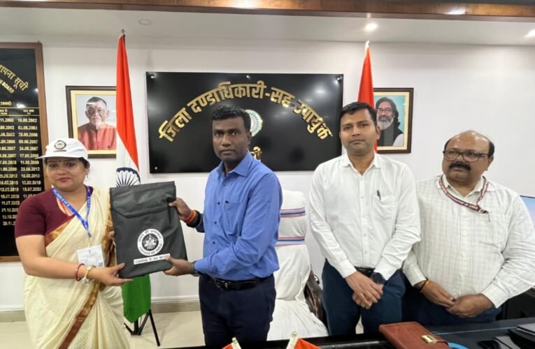 रांची में जनगणना 2027 की तैयारी तेज, उपायुक्त ने बांटी प्रगणकों की किट, 16 मई से शुरू होगा हाउस लिस्टिंग ऑपरेशन