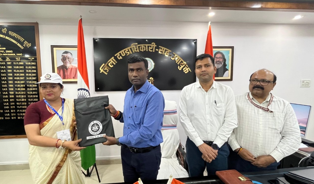 Ranchi: Preparations for Census 2027 intensify, Deputy Commissioner distributes enumerators' kits; house listing operation to begin May 16