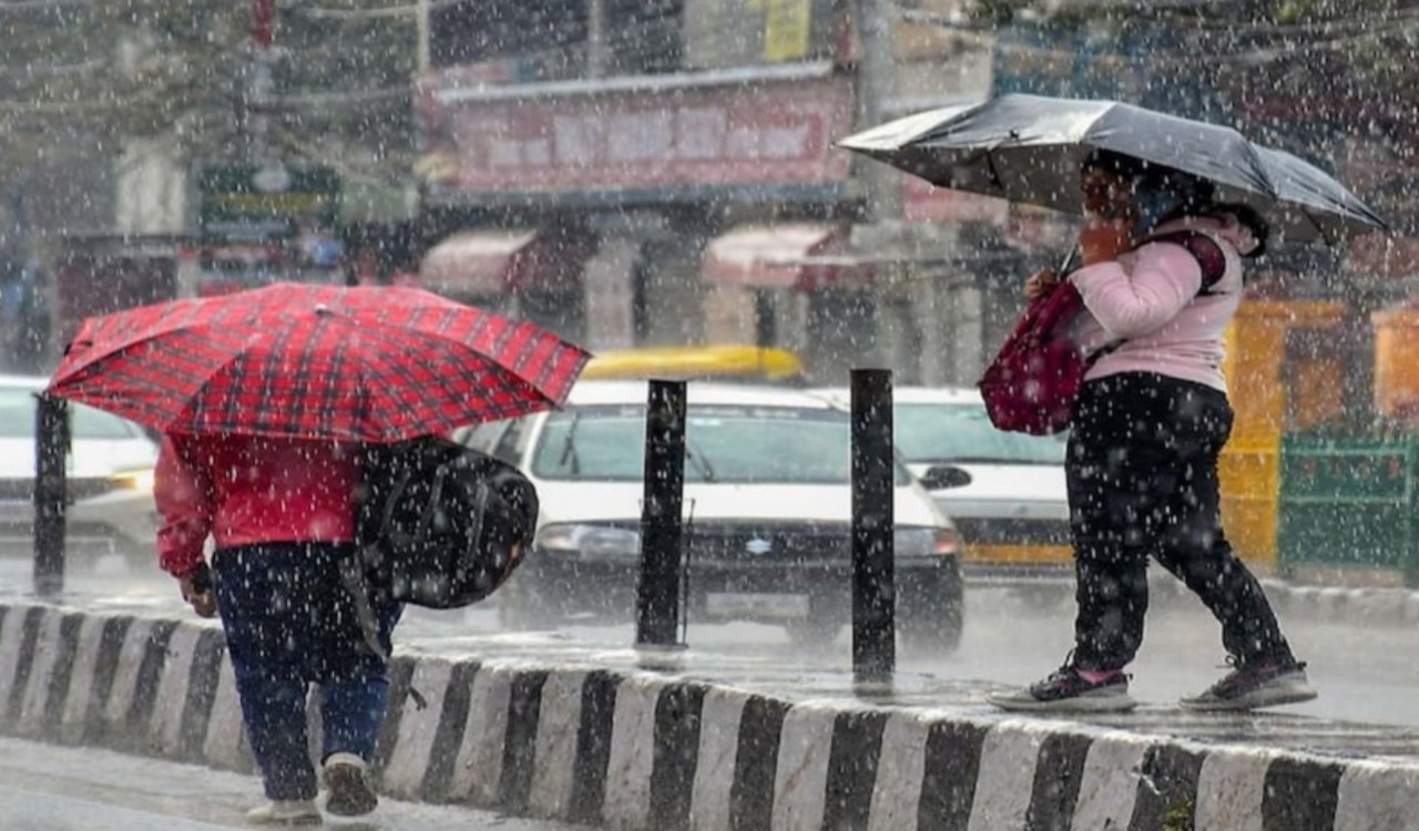 Today's weather in Ranchi and entire Jharkhand, partly cloudy sky, possibility of rain with thunder and lightning.