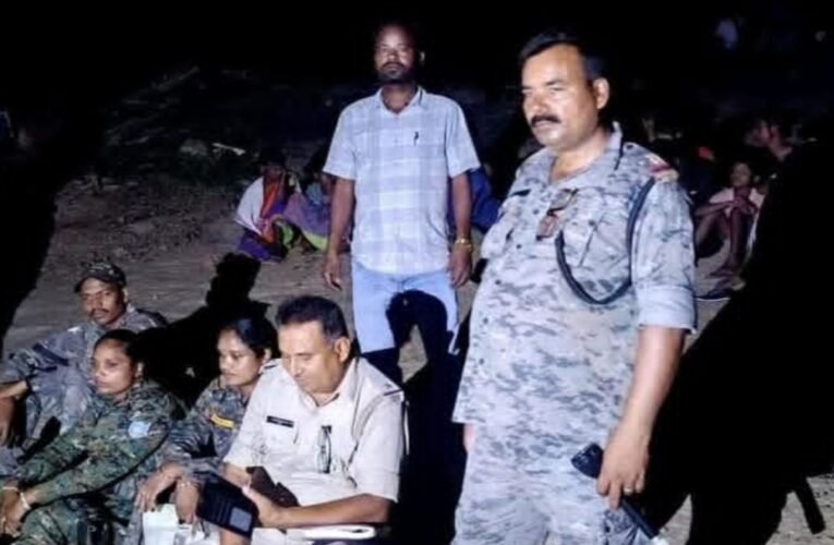 लोहरदगा में सनसनीखेज वारदात: बेटे ने माँ और पत्नी की लोहे की सबल से हत्या की, ग्रामीणों ने खंभे से बांधा