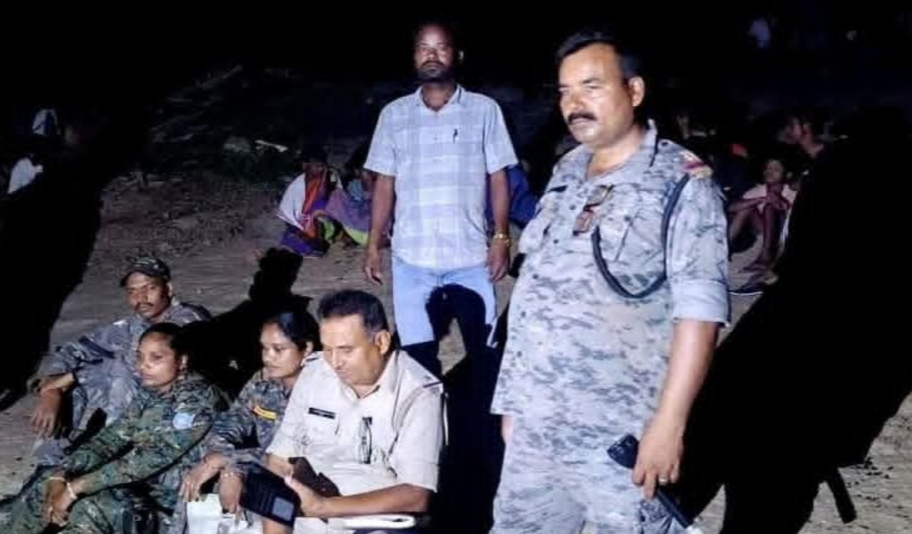 Sensational incident in Lohardaga: Son kills mother and wife with iron rod, villagers tie them to a pole