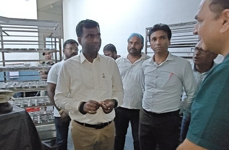 पीएफएमई योजना के तहत संचालित उद्यम इकाइयों का डीसी ने किया निरीक्षण, युवाओं को स्वरोजगार के लिए किया प्रेरित