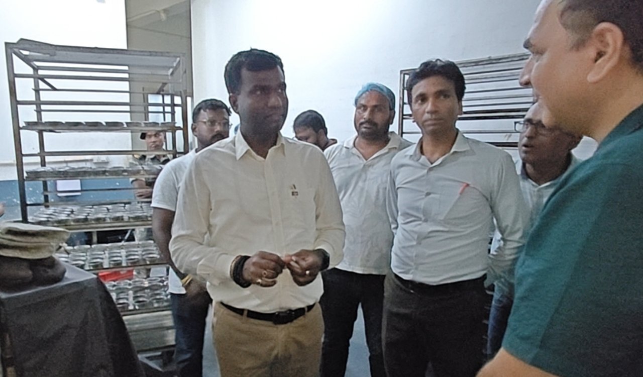 DC inspected the enterprise units operated under the PFME scheme, motivated the youth for self-employment.