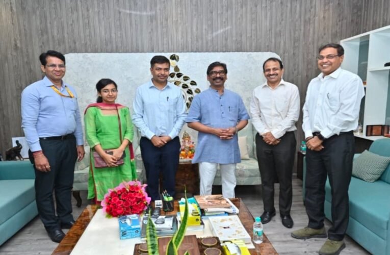 झारखंड में रेल सेवाओं के विस्तार को लेकर सक्रिय हुई सरकार: मुख्यमंत्री हेमन्त सोरेन से मिले रेलवे के आला अधिकारी