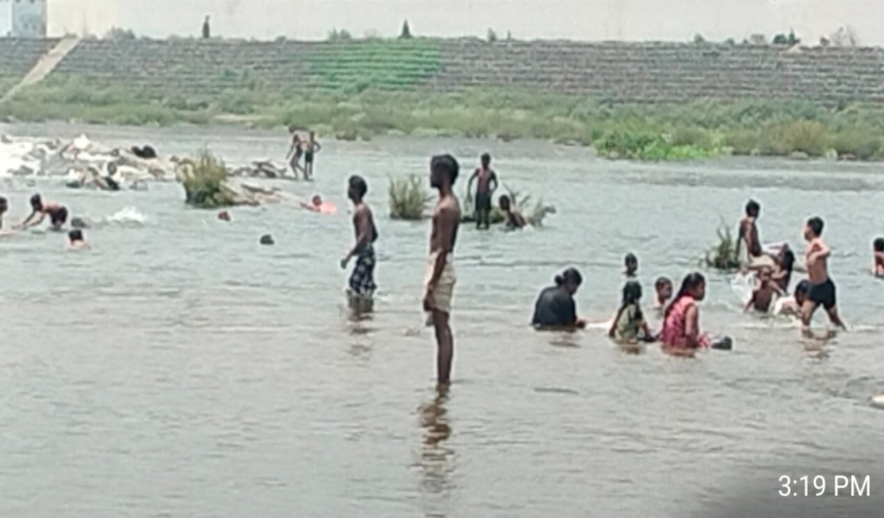 jamshedpur-heat-wave-inequality-swimming-pool-vs-river