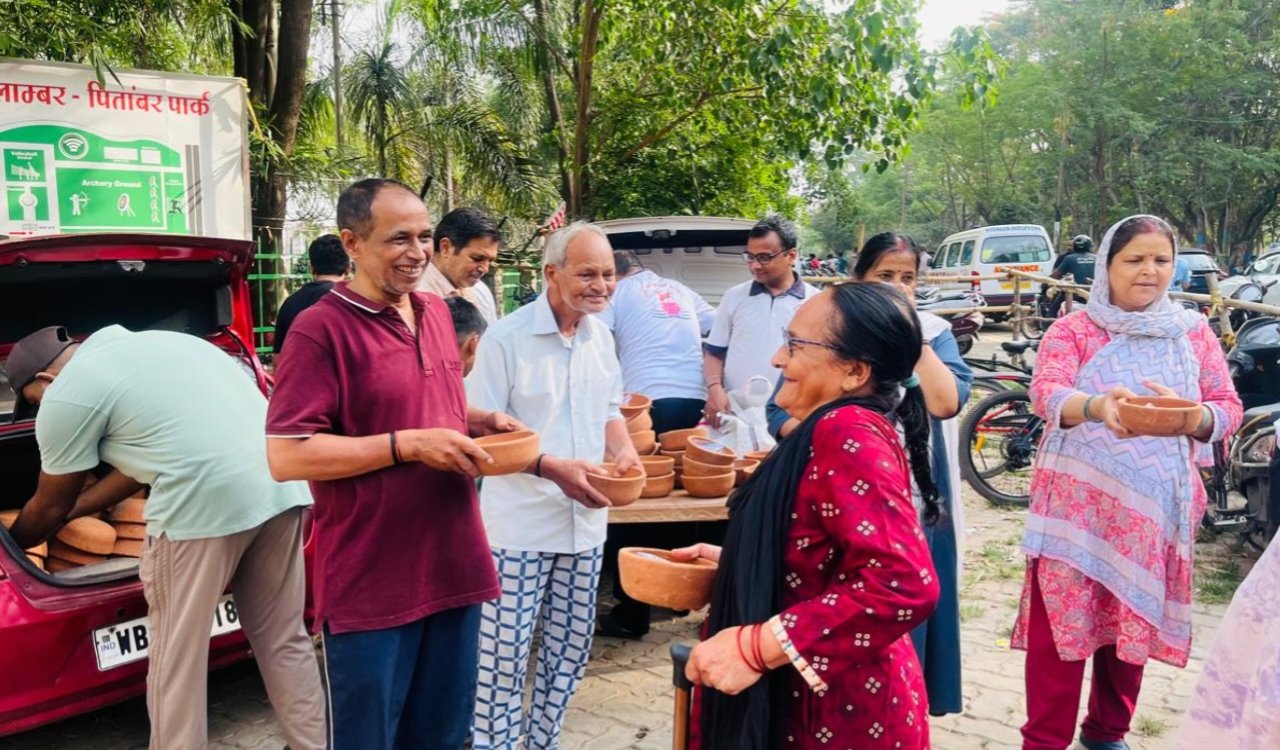 Distribution of 450 Sakoras in Morhabadi, awareness campaign to save birds