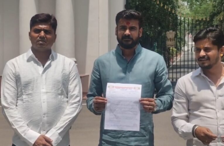 झारखंड राज्य फार्मेसी काउंसिल में भ्रष्टाचार की जांच की मांग, BJYM ने राज्यपाल को सौंपा ज्ञापन