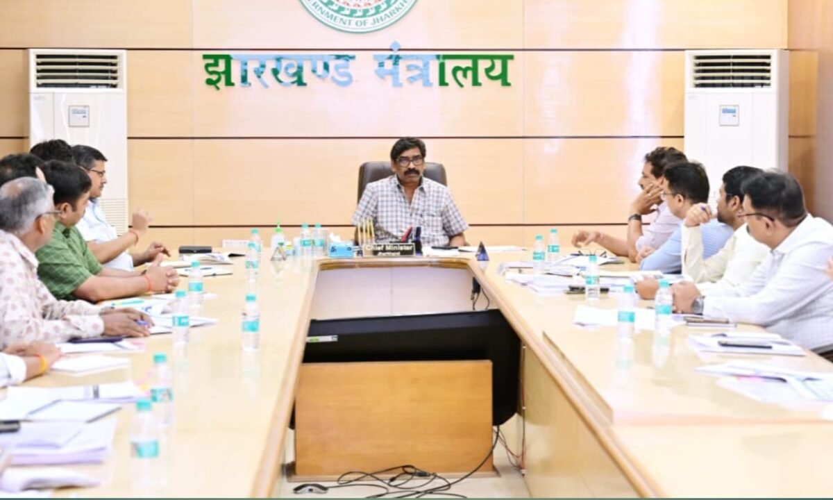 Emphasis on strengthening the education system in Jharkhand, CM Hemant Soren gave several important instructions to the officials.