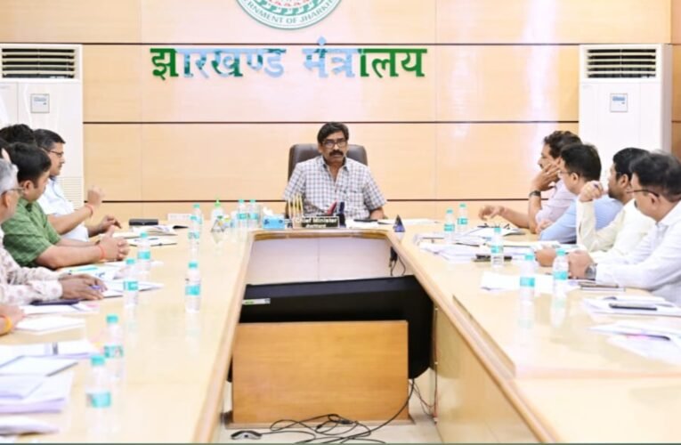 Emphasis on strengthening the education system in Jharkhand, CM Hemant Soren gave several important instructions to the officials.