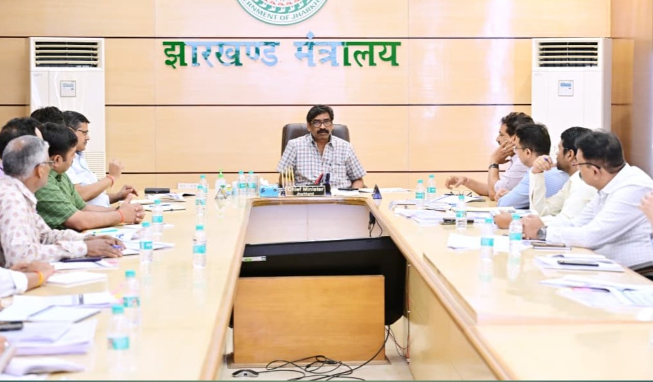 Emphasis on strengthening the education system in Jharkhand, CM Hemant Soren gave several important instructions to the officials.