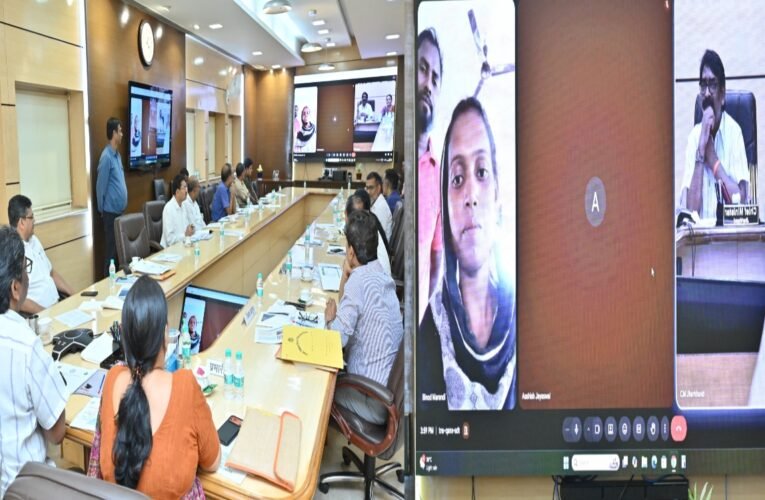 Hemant Soren reviewed the Panchayati Raj and Rural Works Departments.