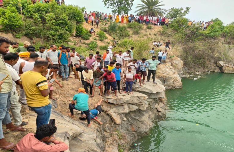 बोकारो में दिल दहला देने वाली घटना: मंदिर में पूजा कर बंद खदान में कूदा बीए छात्र, मौत