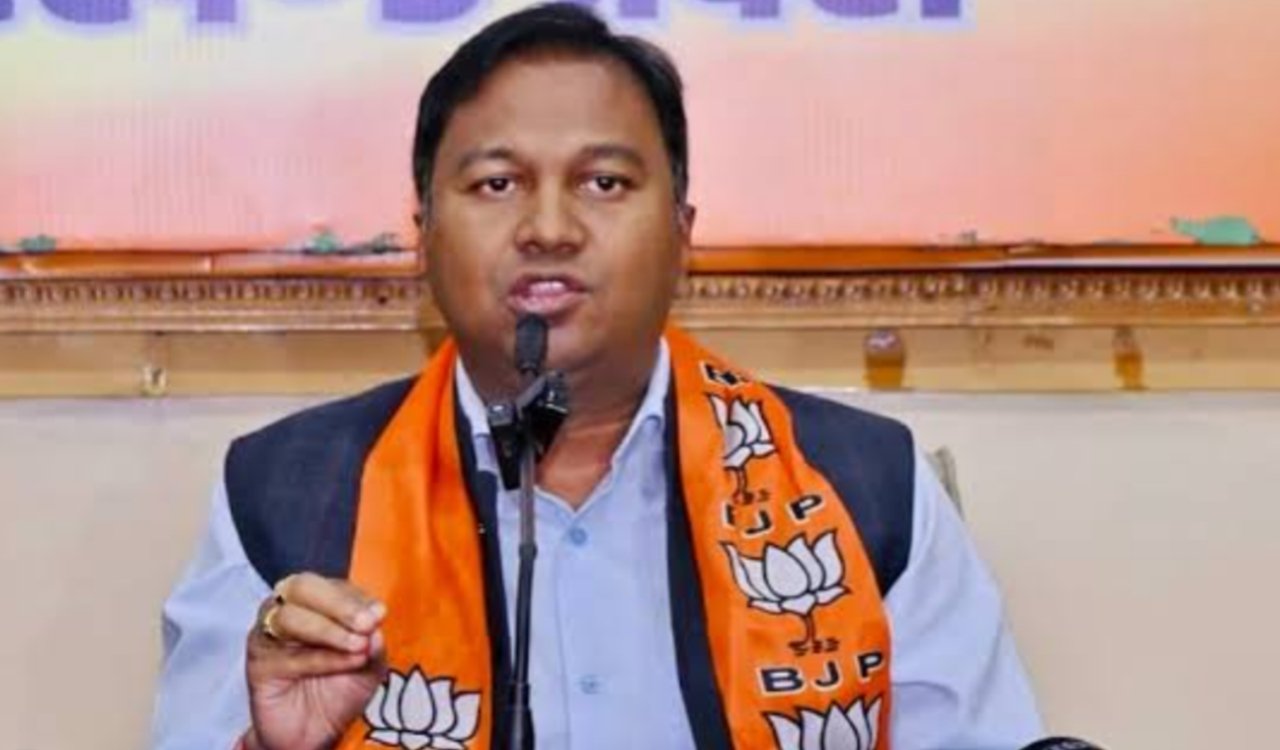 BJP attacks Jharkhand's ambulance system, Ajay Shah says, "People are looking for ambulances with binoculars."
