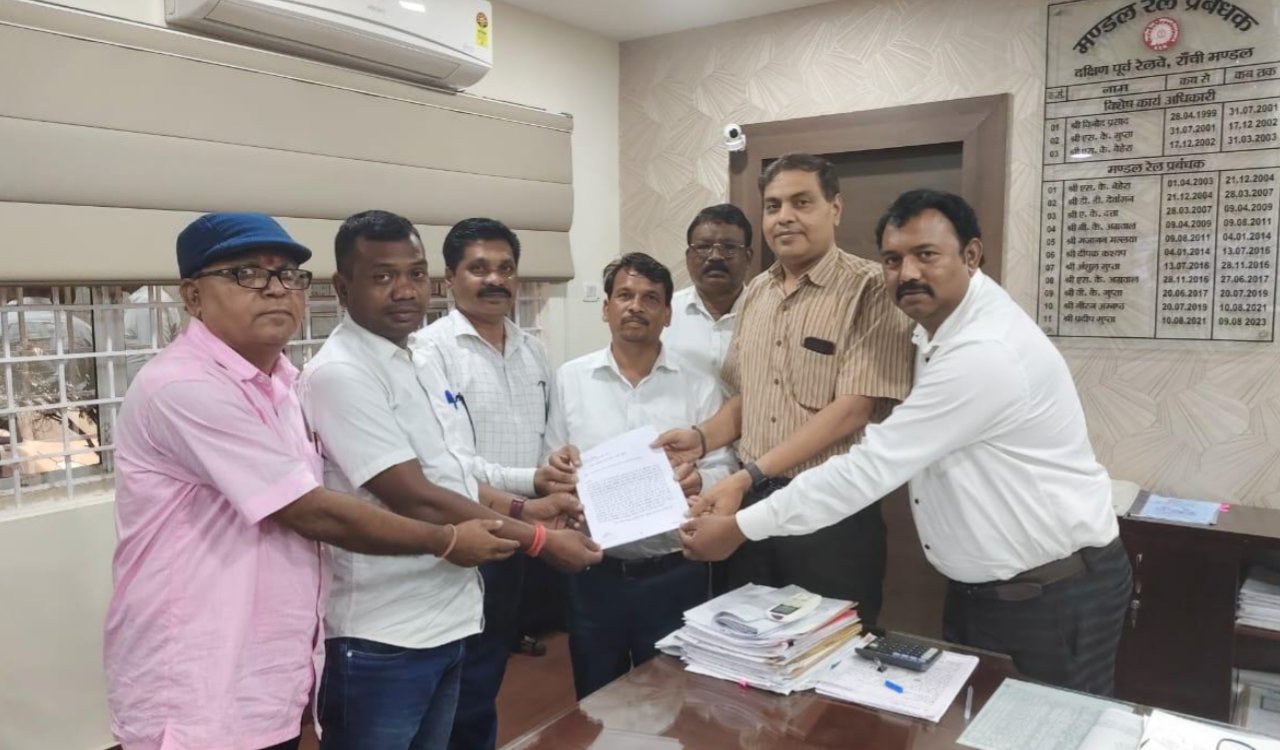 Demand for stoppage of trains at Bano and Odga railway stations, DRM gave positive assurance