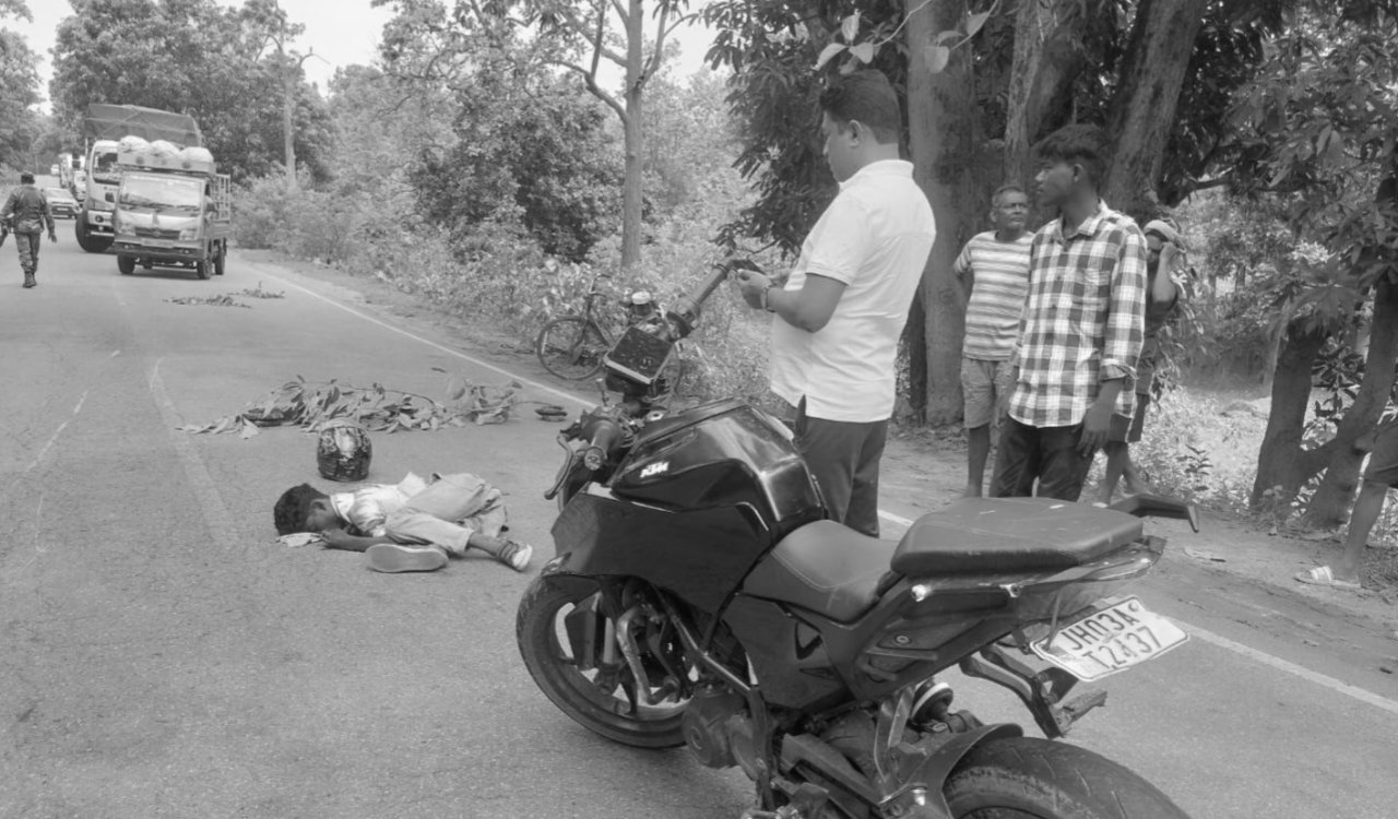 Tragic road accident in Simdega: Youth dies after being hit by a truck, one seriously injured