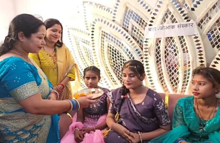 धनबाद में अनोखी पहल: पहली माहवारी पर किशोरियों का दीप जलाकर और तिलक लगाकर हुआ सम्मान