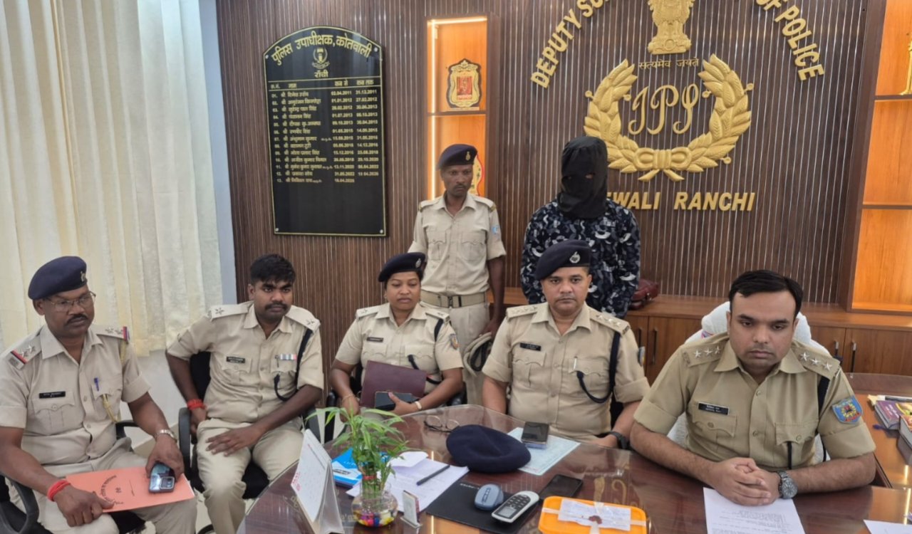 Brown sugar smuggling racket busted, one arrested with 32 grams of the drug