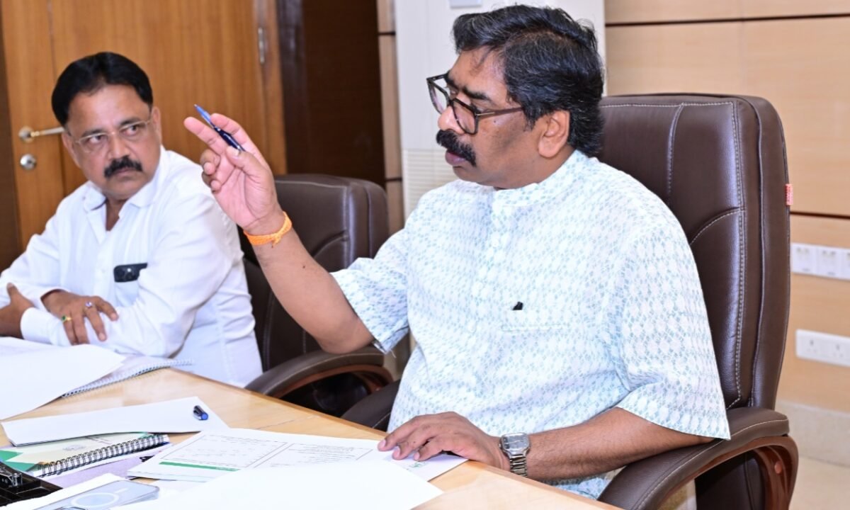 Hemant Soren holds a major review meeting: Instructions to remove encroachments on water sources and expedite urban development plans