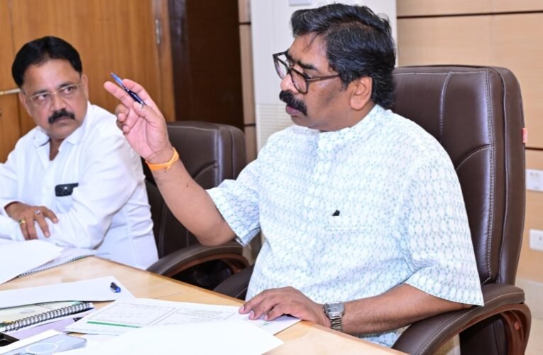 Hemant Soren holds a major review meeting: Instructions to remove encroachments on water sources and expedite urban development plans
