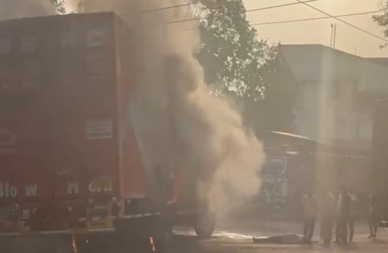 हादसा: आदित्यपुर धर्मकांटा के पास हाईटेंशन तार की चपेट में आया कंटेनर, भीषण आग से चालक गंभीर