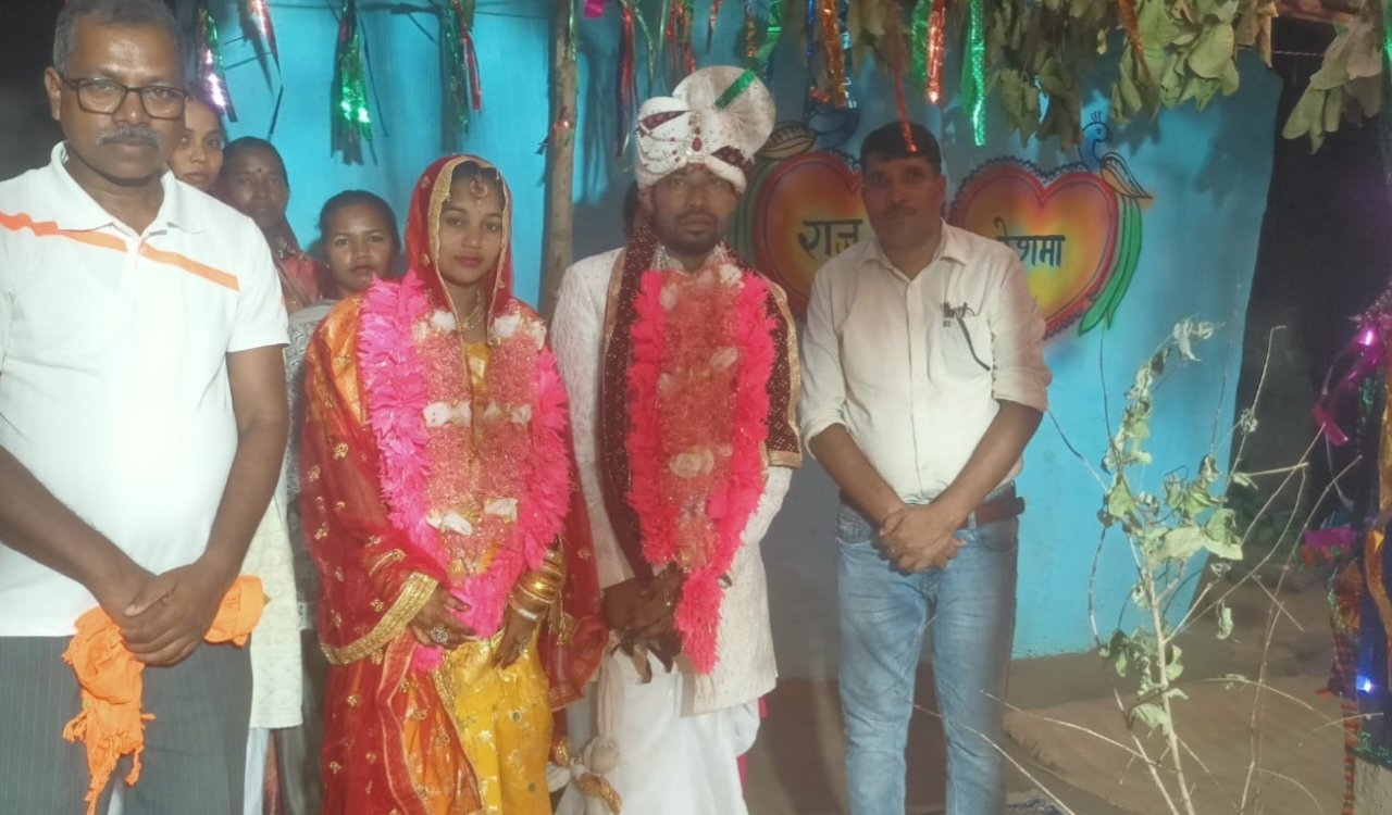 Former national archer Raju Majhi and hockey player Reshma Kumari tied the knot, sports fraternity extended their best wishes