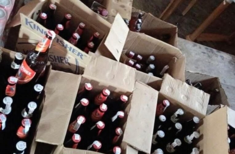 Major action against illegal liquor, 08 boxes of English liquor recovered from Sunny Dhaba, operator arrested