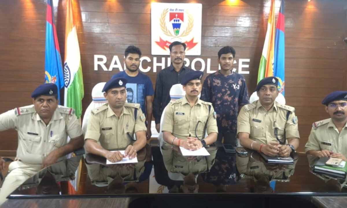 Three criminals, including Jhangur group leader Ramdev Oraon, surrendered at the Ranchi-Gumla border; weapons recovered.