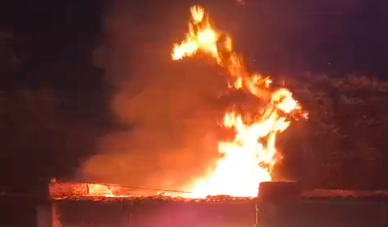 bokaro llegal oil godown fire